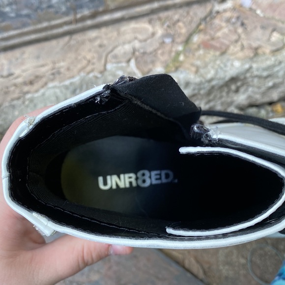 never worn - Picture 2 of 3